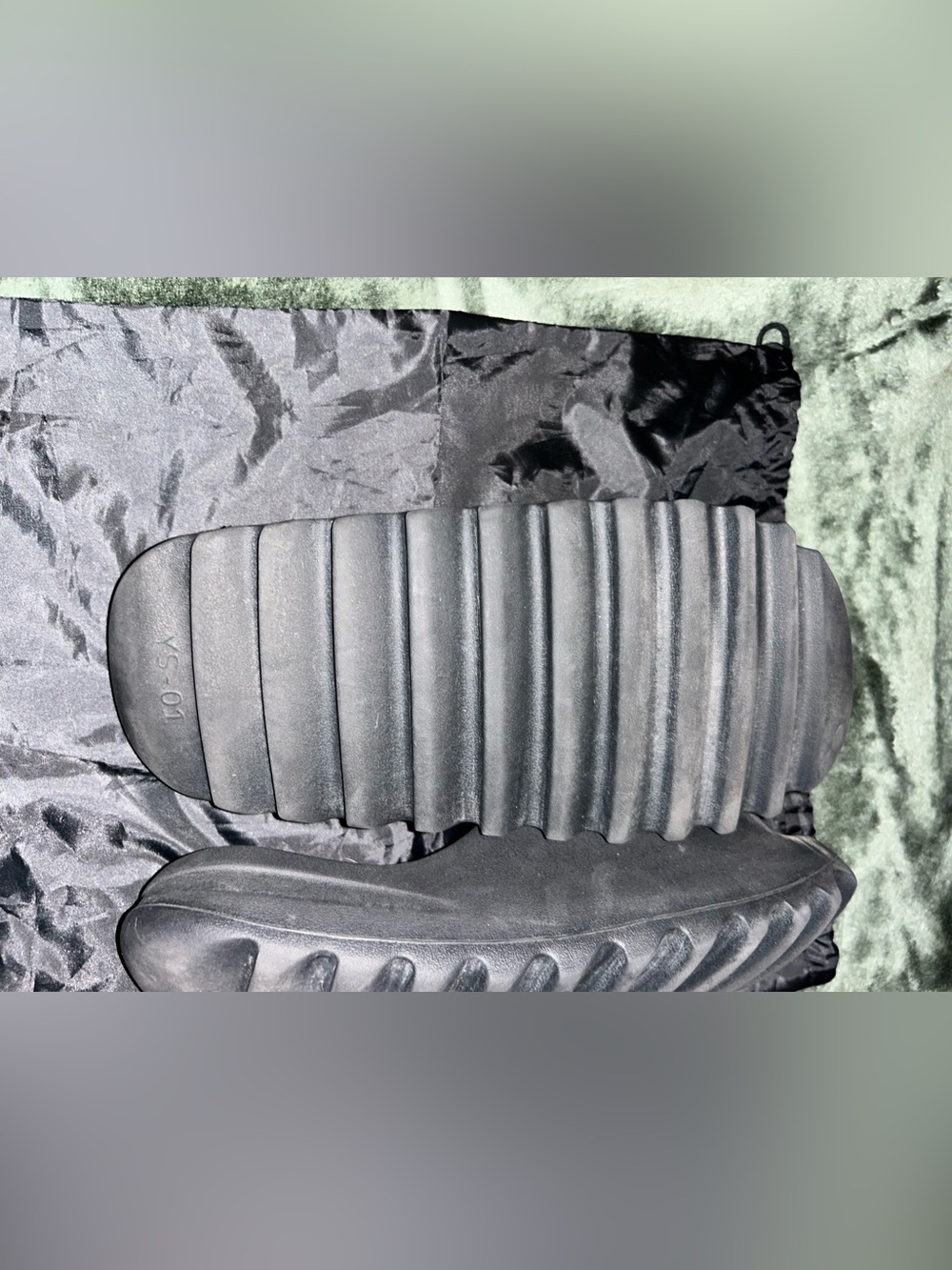Yeezy YS-01 Slides in Black Onyx with Dust Bag -used condition- - Picture 5 of 14